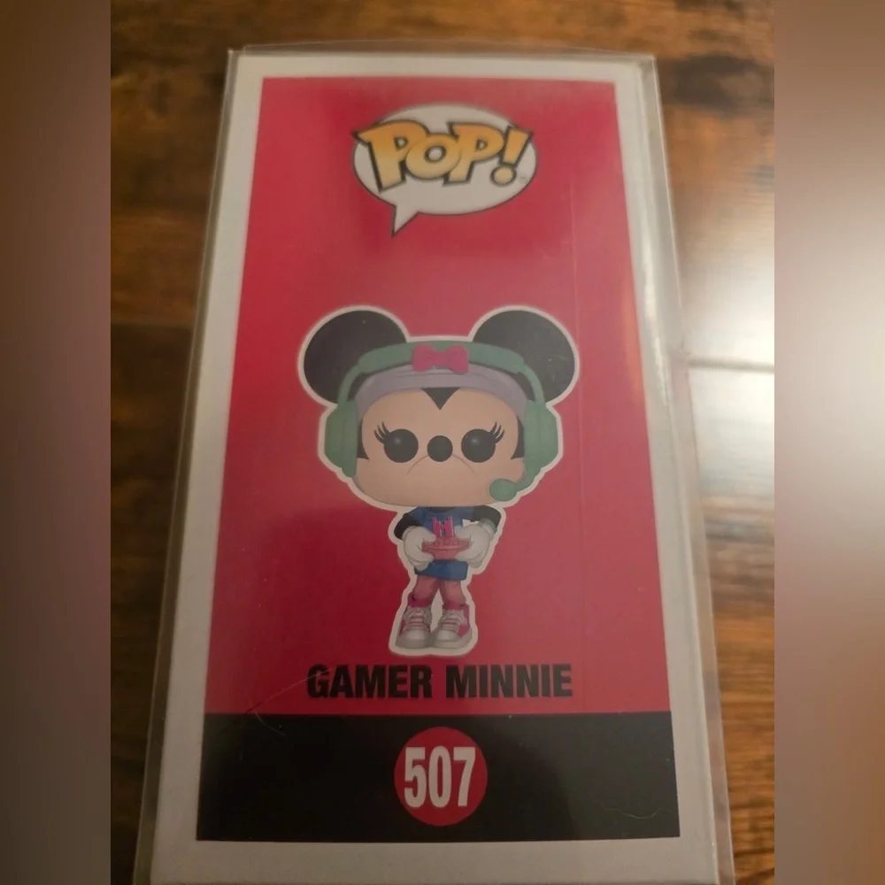 Funko Pop Disney Mickey 90 Gamer Minnie Mouse #507 GameStop Exclusive Protector - Picture 3 of 4